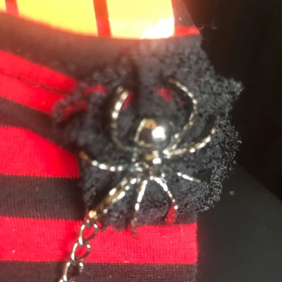 Striped fingerless gloves w/ spiders chain & lace - Picture 2 of 4